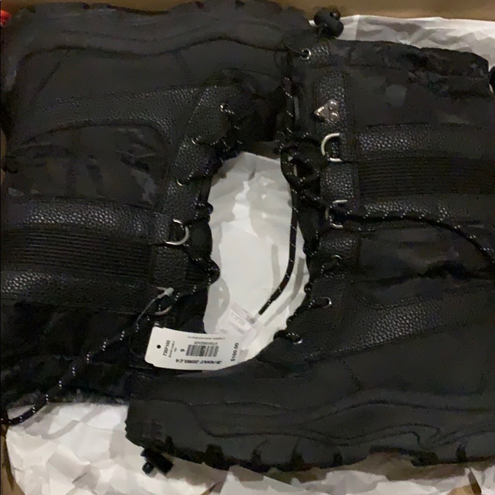 Point zero snow shoes size 9 new with tag